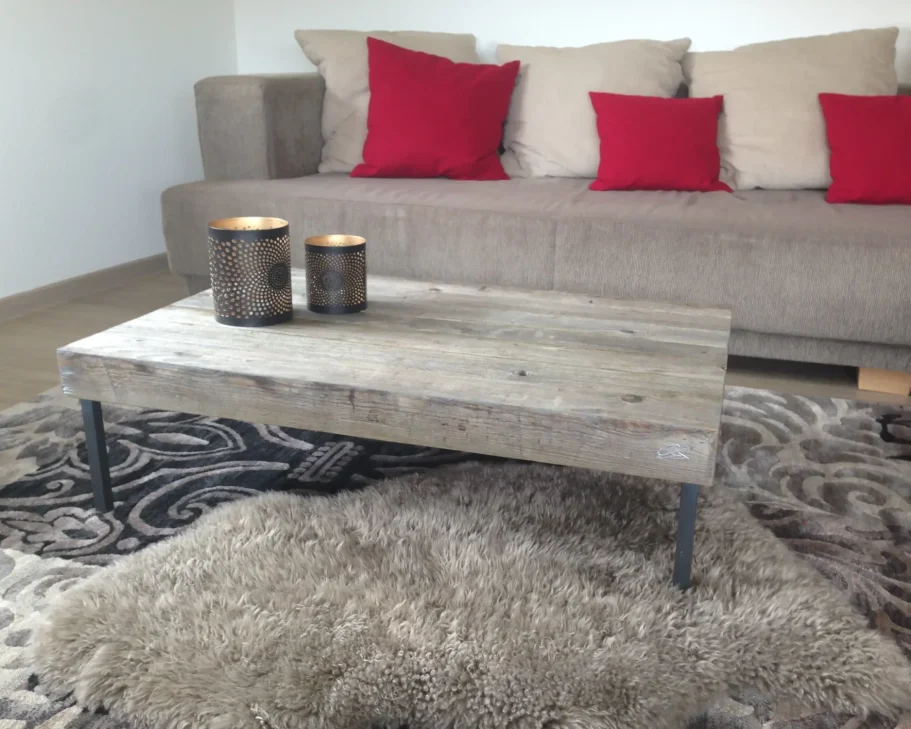 Vintage Design Couchtisch TheGreyOne aus historischem Altholz, stilvolles Wohnzimmer Unikat